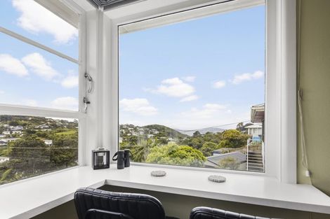 Photo of property in 100 Ruskin Road, Newlands, Wellington, 6037