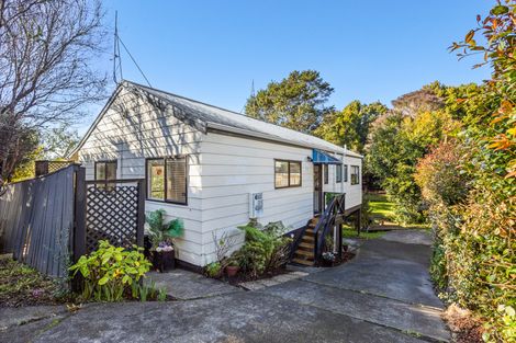 Photo of property in 3/39 Fairmount Road, Titirangi, Auckland, 0604