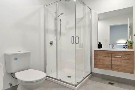 Photo of property in 2 Mikoikoi Crescent, Mangere Bridge, Auckland, 2022