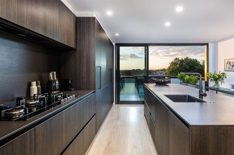 Photo of property in 314c Hurstmere Road, Takapuna, Auckland, 0622
