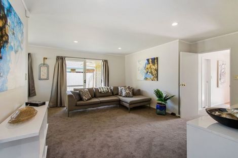 Photo of property in 19 Liddesdale Place, Papakura, 2110