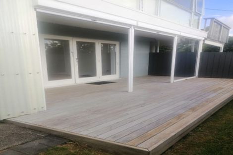 Photo of property in 613 Glenfield Road, Totara Vale, Auckland, 0629