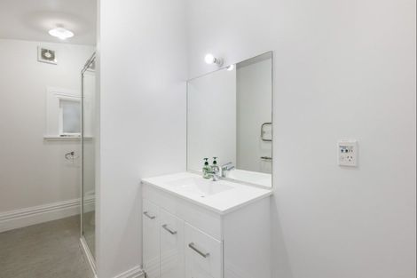 Photo of property in 78a Kelburn Parade, Kelburn, Wellington, 6012