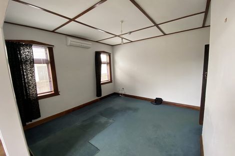 Photo of property in 94 Endeavour Street, Lyall Bay, Wellington, 6022
