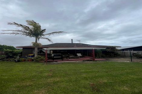 Photo of property in 2/576 Beach Road, Rothesay Bay, Auckland, 0630