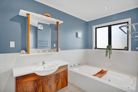 Photo of property in 97 Manutahi Road, Tarurutangi, New Plymouth, 4372
