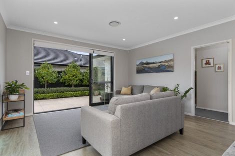 Photo of property in 15 Charlotte Drive, Omokoroa, 3114