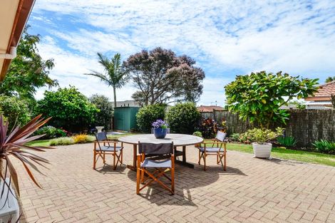 Photo of property in 9 Freestone Place, Henderson, Auckland, 0612