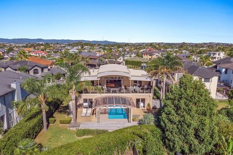 Photo of property in 8 Kawai Rise, Te Atatu Peninsula, Auckland, 0610