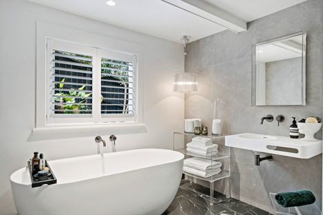 Photo of property in 20 Seabreeze Road, Narrow Neck, Auckland, 0624