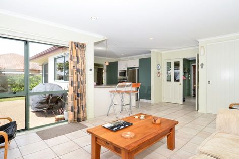 Photo of property in 9 Freestone Place, Henderson, Auckland, 0612