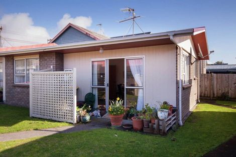 Photo of property in 82 Hine Street, New Plymouth, 4310