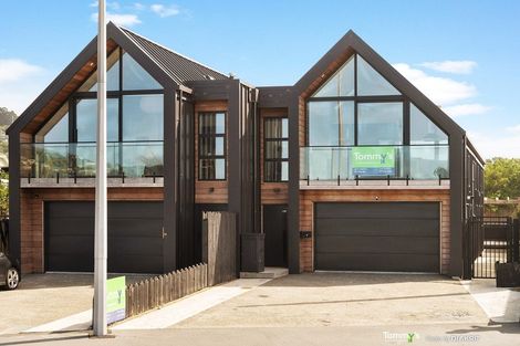 Photo of property in 32 Lyall Parade, Lyall Bay, Wellington, 6022