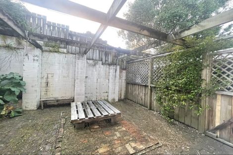 Photo of property in 28 Gretel Place, Hillcrest, Auckland, 0627