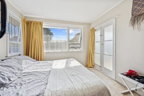 Photo of property in 61 Graham Avenue, Te Atatu Peninsula, Auckland, 0610