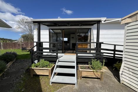 Photo of property in 8 Roseneath Place, Birkdale, Auckland, 0626