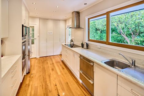 Photo of property in 46 Homewood Crescent, Karori, Wellington, 6012