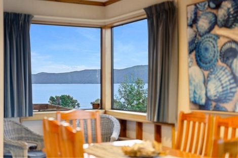 Photo of property in 128 Seaview Road, Paraparaumu Beach, Paraparaumu, 5032