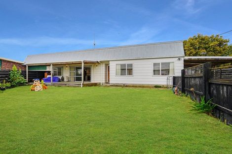 Photo of property in 17a/1 Tawa Road, Te Atatu Peninsula, Auckland, 0610