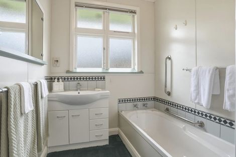 Photo of property in 30 Somerville Street, Andersons Bay, Dunedin, 9013