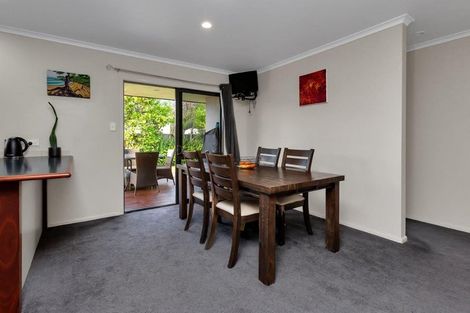 Photo of property in 18 Paradise Point Place, One Tree Point, 0118