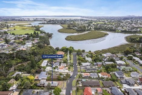 Photo of property in 136 Lynwood Road, New Lynn, Auckland, 0600