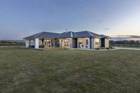Photo of property in 33 Hartwell Drive, Kelvin Grove, Palmerston North, 4470