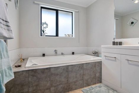 Photo of property in 19 Lilac Close, Cambridge, 3434