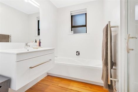 Photo of property in 9 Graham Avenue, Te Atatu Peninsula, Auckland, 0610