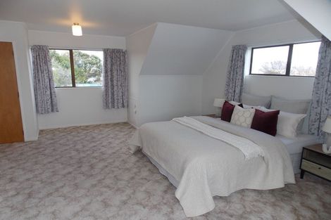 Photo of property in 16 Willowstream Grove, Cloverlea, Palmerston North, 4412