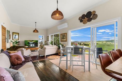 Photo of property in 17 Oparakau Road, Matakohe, 0594