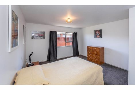 Photo of property in 17 Wiremu Street, Redwood, Christchurch, 8051