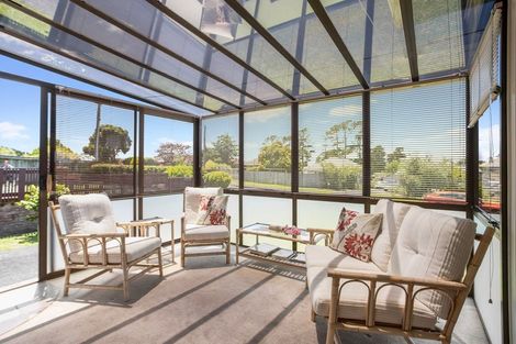 Photo of property in 15 Tiki Street, New Lynn, Auckland, 0600