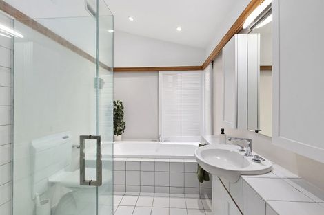 Photo of property in 16 Farm Road, Northland, Wellington, 6012