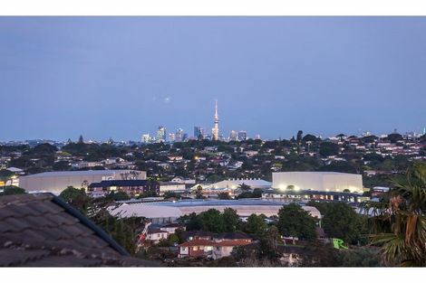 Photo of property in 16 San Lorenzo Rise, Henderson, Auckland, 0612