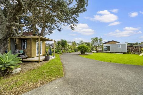 Photo of property in 881a Whangaparaoa Road, Manly, 0930