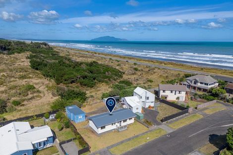 Photo of property in 14 Scott Avenue, Otaki Beach, Otaki, 5512