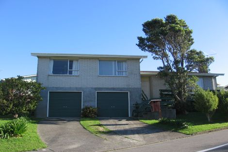 Photo of property in 42 Churton Drive, Churton Park, Wellington, 6037