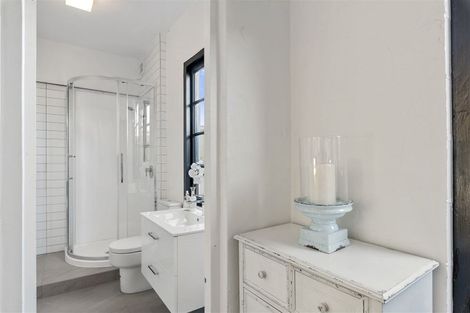 Photo of property in 1/25a Lake Road, Devonport, Auckland, 0624