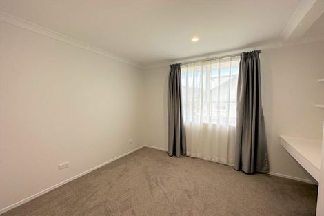 Photo of property in 5 Ussher Place, Pakuranga Heights, Auckland, 2010