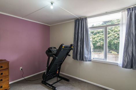 Photo of property in 82 Newlands Road, Newlands, Wellington, 6037