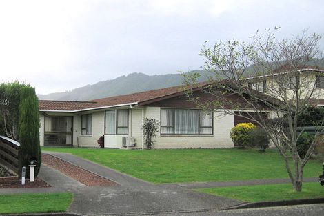 Photo of property in 5a Rewarewa Crescent, Waikanae, 5036