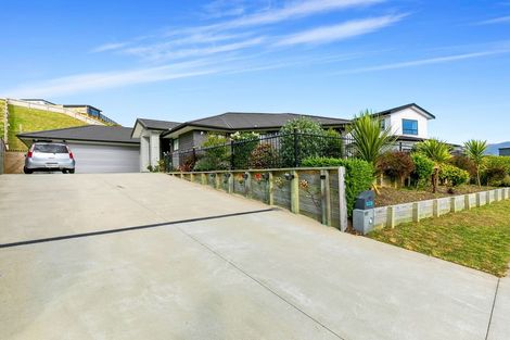Photo of property in 117 Queen Charlotte Drive, Aotea, Porirua, 5024