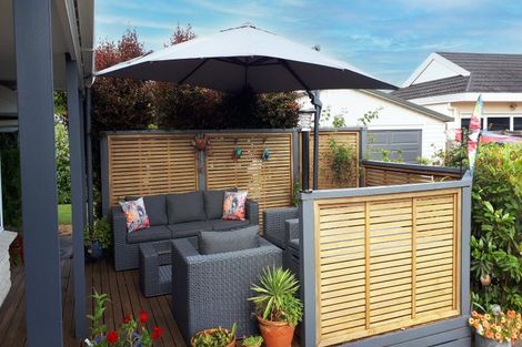 Photo of property in 33 Heta Road, Highlands Park, New Plymouth, 4312