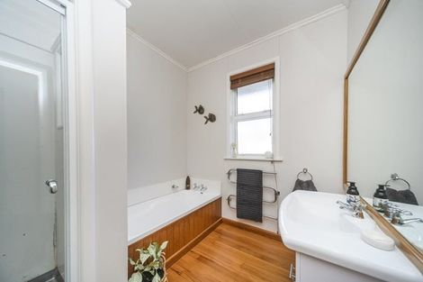 Photo of property in 6 Innes Place, Roslyn, Palmerston North, 4414