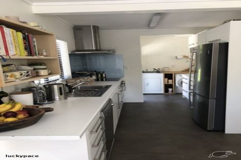 Photo of property in 2/99 Konini Road, Titirangi, Auckland, 0604