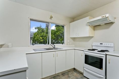 Photo of property in 2/15 Sunhaven Avenue, Glenfield, Auckland, 0629