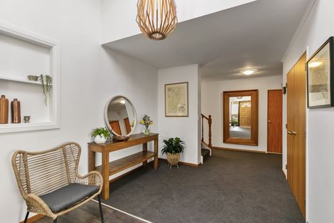 Photo of property in 16 Ramphal Terrace, Khandallah, Wellington, 6035