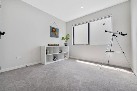 Photo of property in 2 Pukeko Road, Hobsonville, 0616