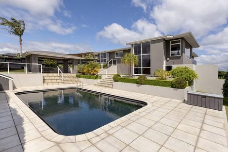 Photo of property in 98 Waikite Road, Welcome Bay, Tauranga, 3175